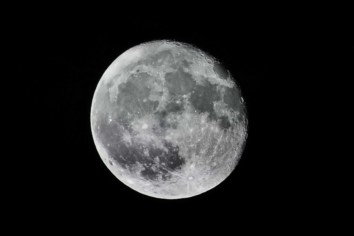 Image of a Full Moon shot using the Looney 11 rule of photography for setting the aperture value, ISO and shutter speed of the camera